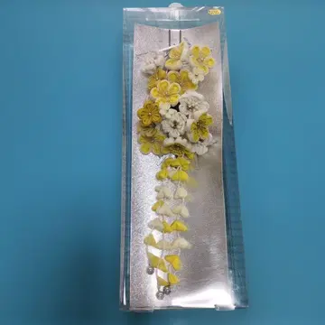 성인식, 시치고산 크레이프 원단 헤어콤 옐로우 컬러와 화이트