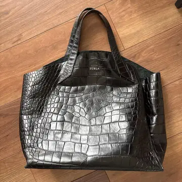 FURLA 훌라 에나멜 크로커다일풍 토트백 블랙
