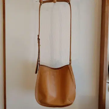 카멜 가죽 숄더백 키타무라