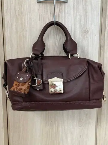 다크 브라운 가죽 핸드백