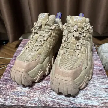 공식 매장 Eytys 베이지 통굽 스니커즈 보라색 악센트