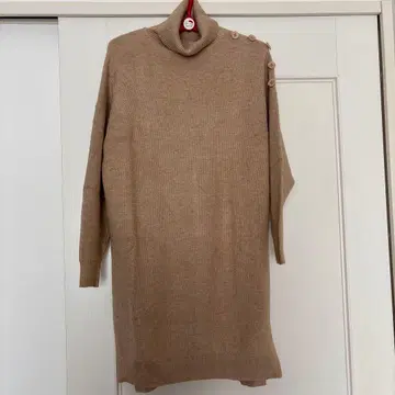 베이지 터틀넥 니트 롱 원피스