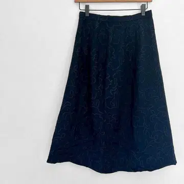 노브랜드 롱 스커트 블랙 네이비 계열 꽃무늬 자수 A라인 심플