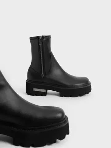 [ 이번 시즌 미사용 새상품 ] 사이드 지퍼 앵클부츠 - 블랙