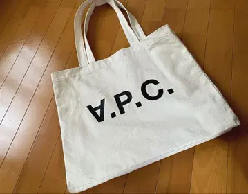 A.P.C. 토트백 화이트