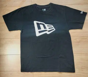 뉴에라 T셔츠 남성용 S 사이즈