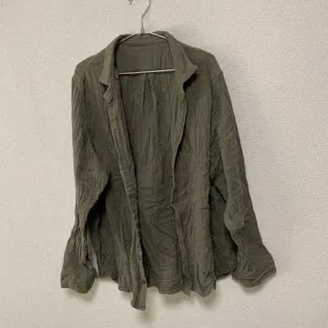 올리브색 긴팔 셔츠 플레어 슬리브