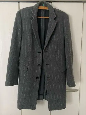그레이 스트라이프 체스터 코트