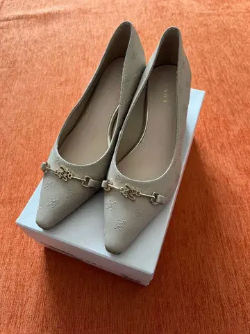 RANDA 베이지 스틸레토 펌프스