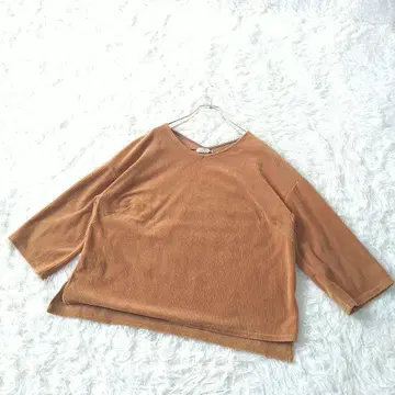 에우르 큐브 사이드 슬릿 카멜 색상 7부 소매 상의 티셔츠 1