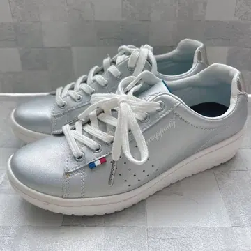 [새상품급] 르꼬끄 실버 스니커즈 23.5cm