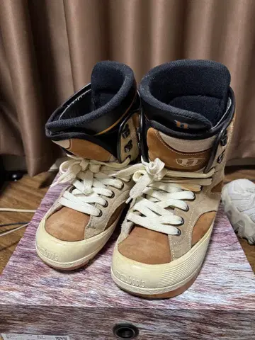 MOON BOOT 롱컷 스니커즈 베이지/브라운