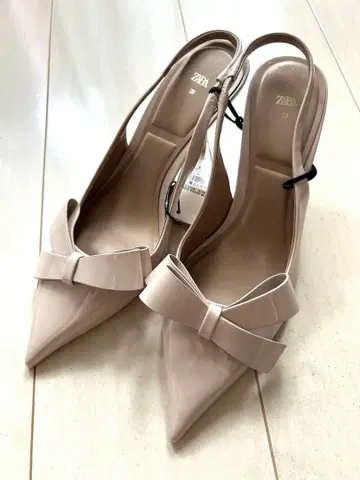 ZARA 베이지 리본 포함 힐