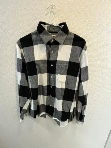 블랙 화이트 체크 무늬 플란넬 셔츠