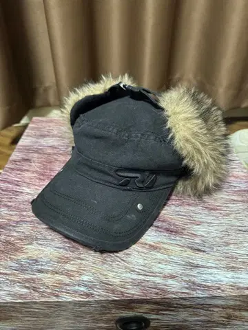 초레어 TRENDT VISION 퍼 달린 블랙 캡