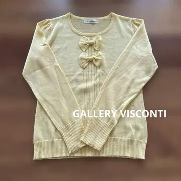 비스콘티 페일 옐로우 컬러 리본 포함 니트 스웨터