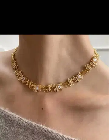 골드 크리스탈 목걸이