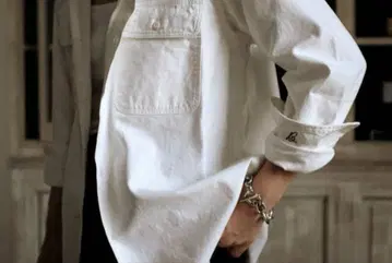 MADISONBLUE 햄프턴 백 새틴 셔츠 화이트