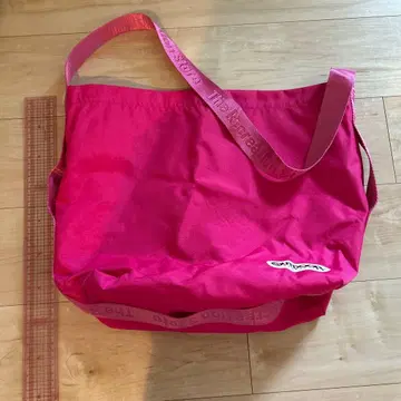 핑크 숄더백 로고