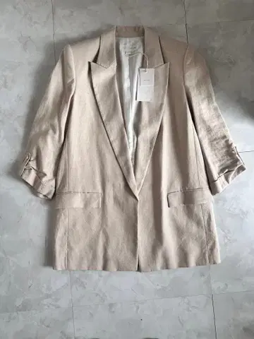 택 포함 미사용 새상품 ZARA 베이지 테일러드 자켓 M 사이즈