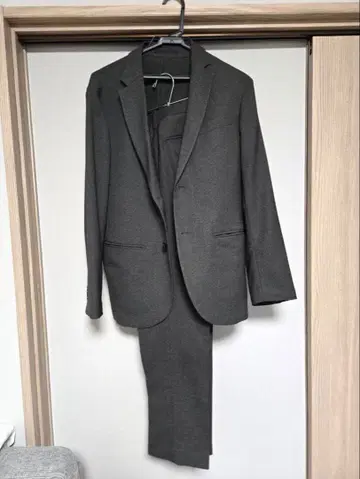 [ 새상품급 ] 유니클로 남성용 셋업 수트 상하의 세트 그레이 S