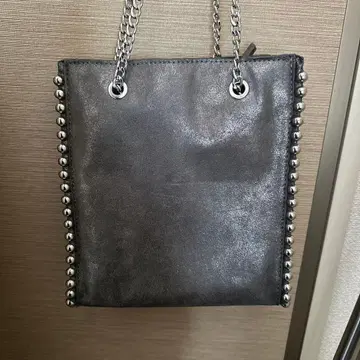 스터드 장식 블랙 숄더백