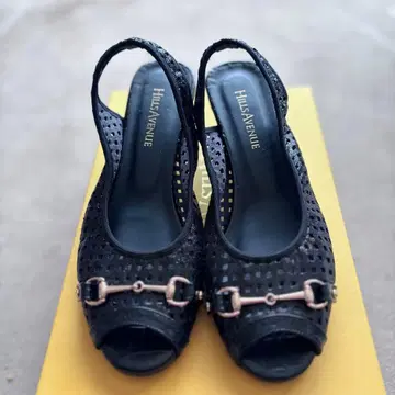 HILLS AVENUE 골드 금장 장식 블랙 가죽 샌들 새상품급 23cm