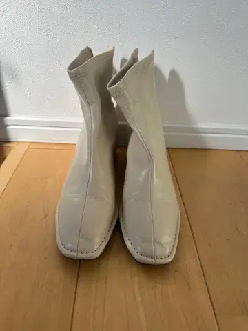 화이트 숏부츠 RANDA