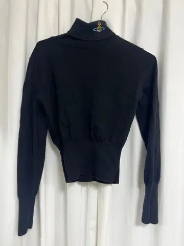 비비안 웨스트우드 레드 라벨 터틀넥 니트