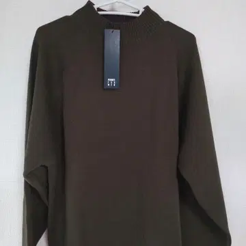 올리브 그린 하이넥 스웨터 L