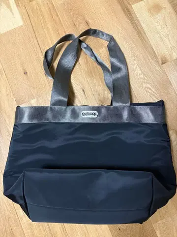 OUTDOORS 블랙 토트백