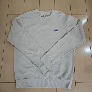 patagonia 화이트 맨투맨 S 사이즈