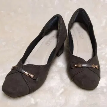 NUOVO 다크 그레이 스웨이드 펌프스