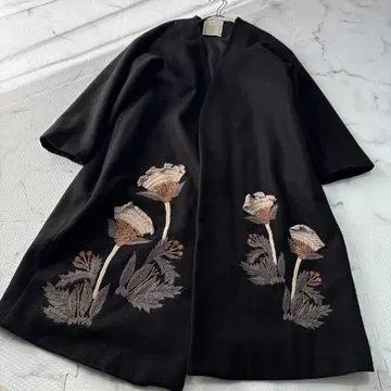 새상품급 BEARDSLEY 비어즐리 롱 노카라 코트 블랙 꽃무늬 자수