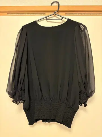 TIARA 블라우스 스모킹 디자인