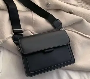 블랙 숄더백 합성 피혁