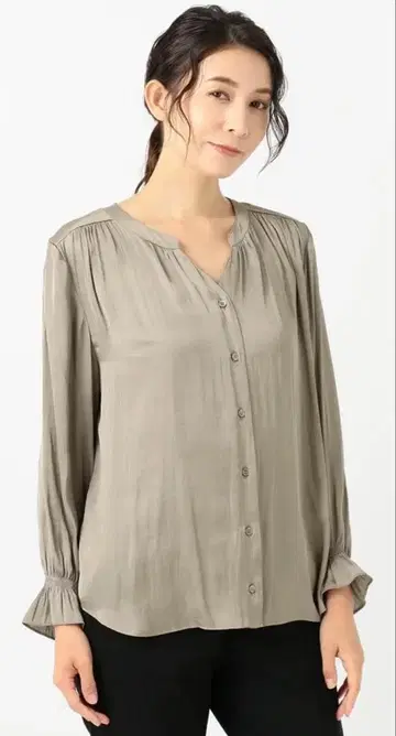 자유구 이지 새틴 긴팔 블라우스 38