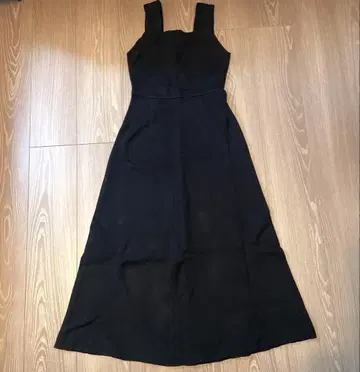 FRAY I.D 프레이 아이디 블랙 슬리브리스 니트 원피스