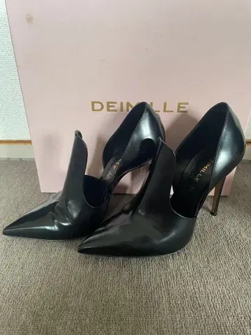 DE MILLE 블랙 하이힐
