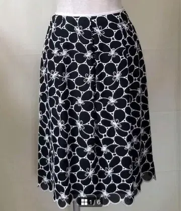 엠즈 그레이시 블랙 베이스 흰 꽃 자수 컷워크 스커트