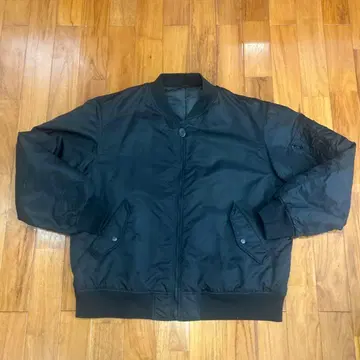 GU MA-1 스타일 블랙 자켓