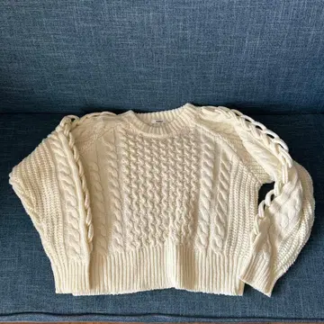 MURUA 아이보리 케이블 니트 스웨터