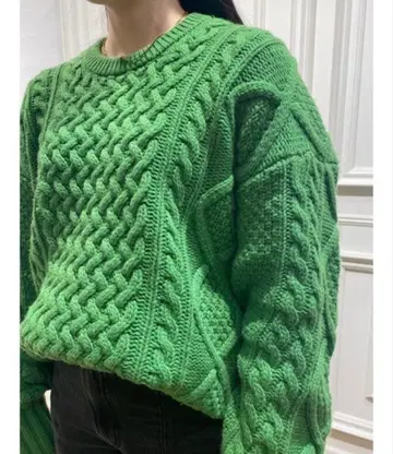 그린 케이블 니트 스웨터 긴팔