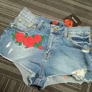 빨간 장미 자수 데님 숏팬츠