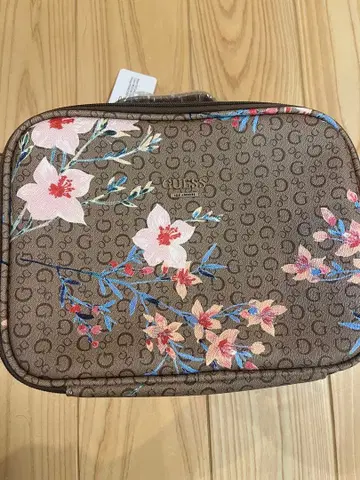 GUESS 꽃무늬 파우치 약 25cm x 17cm x 10cm