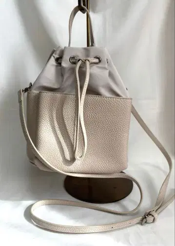 HAYNI 카슈리에 숄더백 베이지 가죽 복조리형