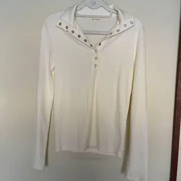 UNE MANSION 화이트 하이넥 스웨터