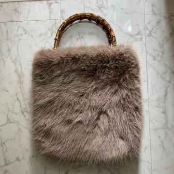 브라운 인조 모피 토트백 대나무 핸들