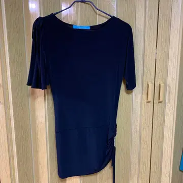 타카 댄스 네이비 프릴 소매 캐주얼 상의