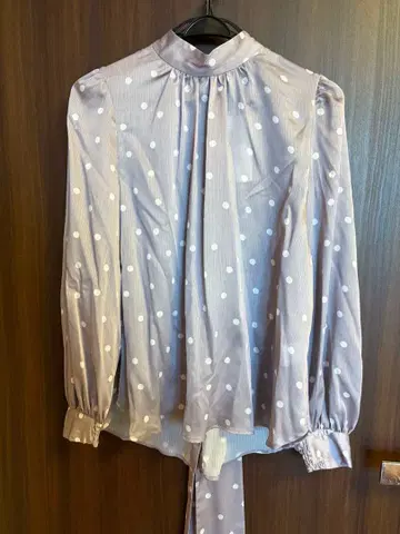 rienda 연보라 도트 무늬 긴팔 블라우스